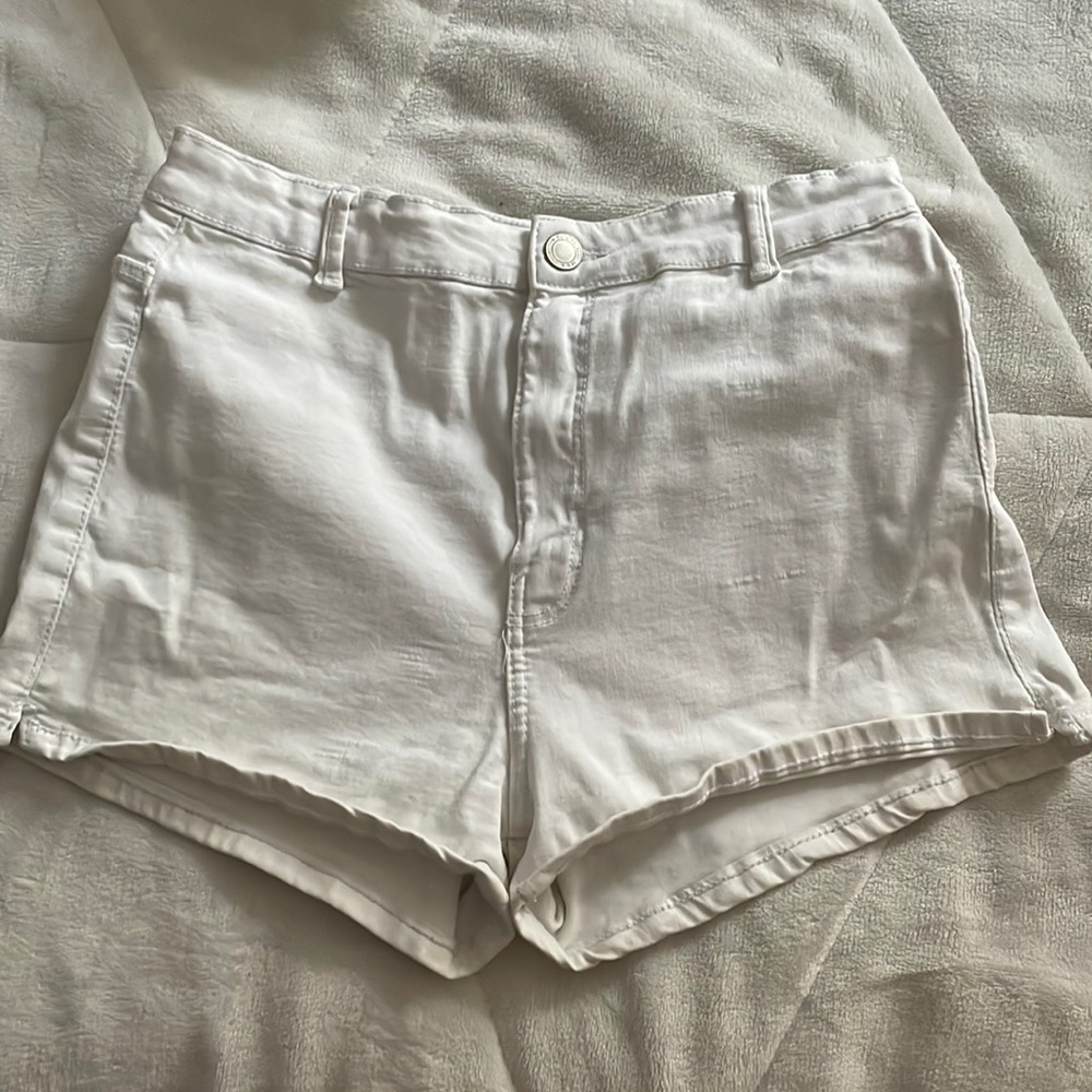 Blue shorts amazing for summer vibes. Very comfortable!